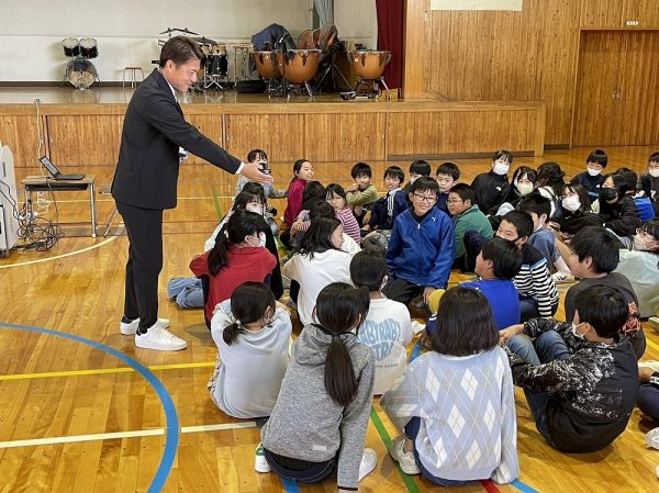 松本市立島立小学校にて「田中隼磨エグゼクティブアドバイザー“絆”プロジェクト」を実施しました【報告】 松本山雅FC オフィシャルサイト