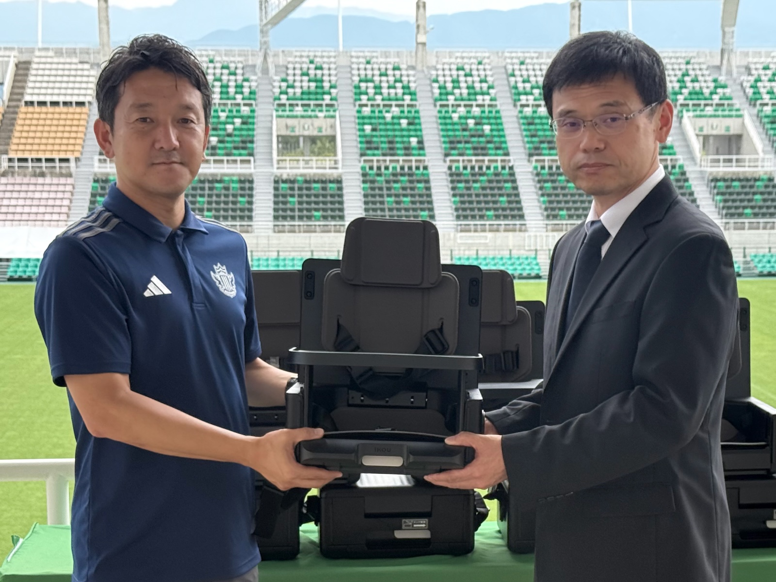 4/6 4月6日(土) サンプロアルウィン 松本山雅FC×ヴィッセル神戸 駐車券A サンプロ アルウィンにポータブルチェアを寄贈しました報告 | 松本