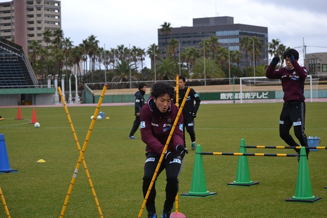 障害物をステップで避ける武井選手