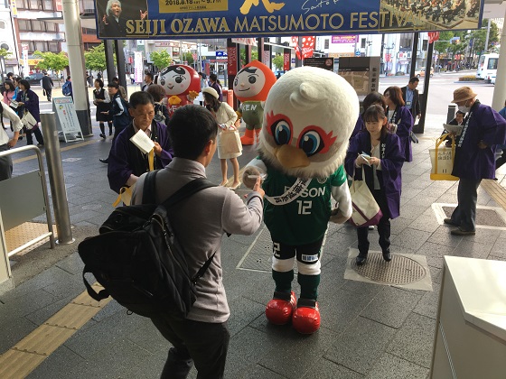 人権松本駅啓発写真2